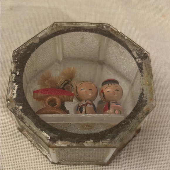 Vintage Octagonal Trinket Box with Figurines - Picture 1 of 4